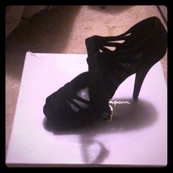 Jessica Simpson [ Js -Amona] - Picture 1 of 3